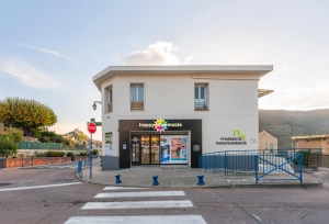 Enseigne de pharmacie à Avignon
